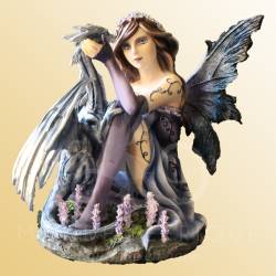 fee_bleu_assise___dragon_et_lavande