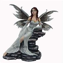 fee_blanche_sur_rocher