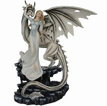 fee_maxi_avec_dragon_blanc