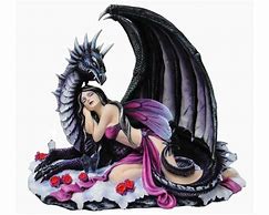 fee_allongee_dragon_noir